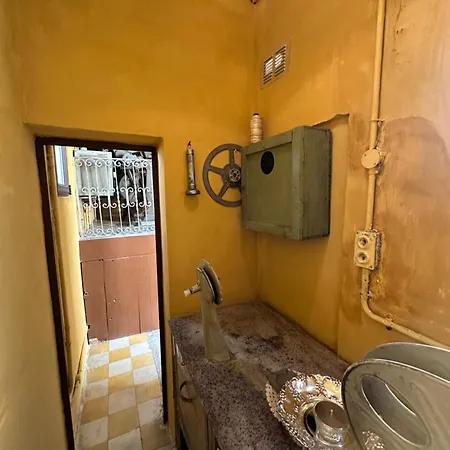 Malta Old Cinema Apartment Senglea