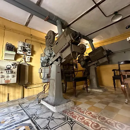 Malta Old Cinema Apartment Senglea