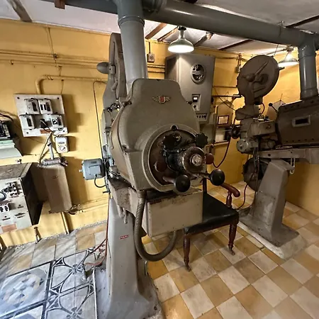 Malta Old Cinema Apartment Senglea
