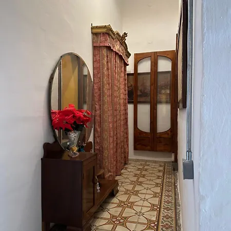 Malta Old Cinema Apartment Senglea